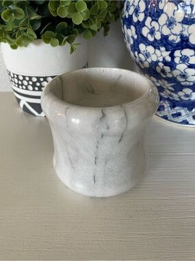 Vintage Gailstyn-Sutton Heavy White & Gray Marble candlestick holder 4”x3.5”
